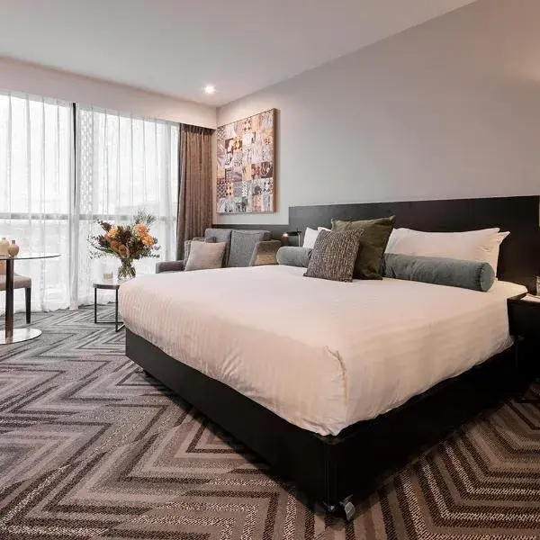 Rydges Perth Kings Square to Perth Airport (PER) premium and luxurious chauffeur service