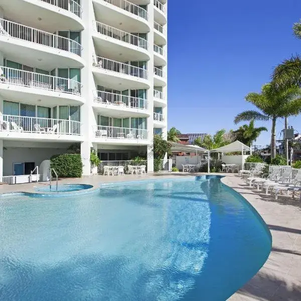 Crystal Bay On The Broadwater to Brisbane Airport (BNE) premium and luxurious chauffeur service