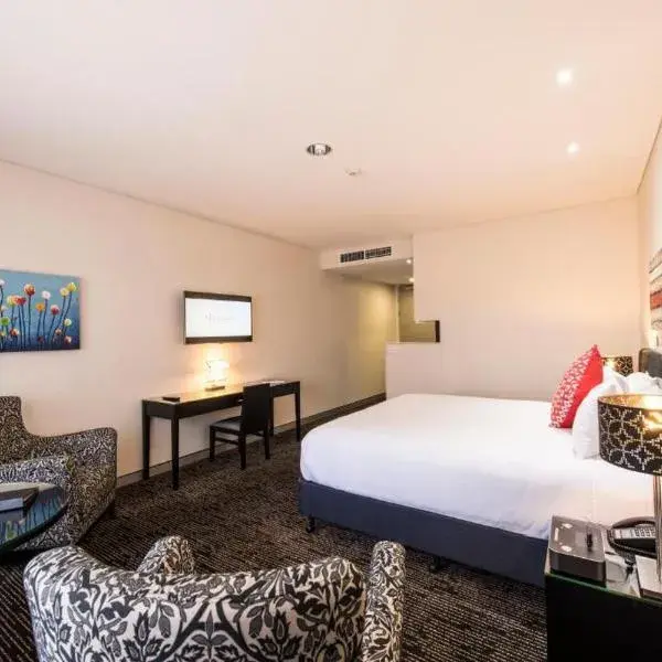 Calamvale Hotel Suites and Conference Centre to Brisbane Airport (BNE) premium and luxurious chauffeur service