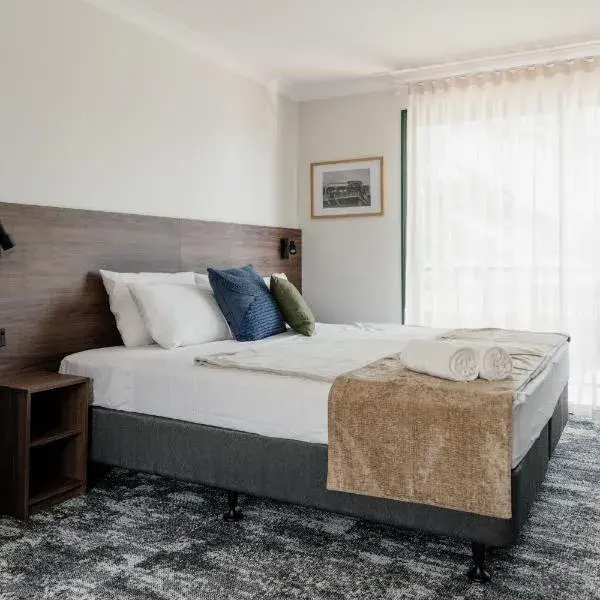 Wallaby Hotel to Brisbane Airport (BNE) premium and luxurious chauffeur service