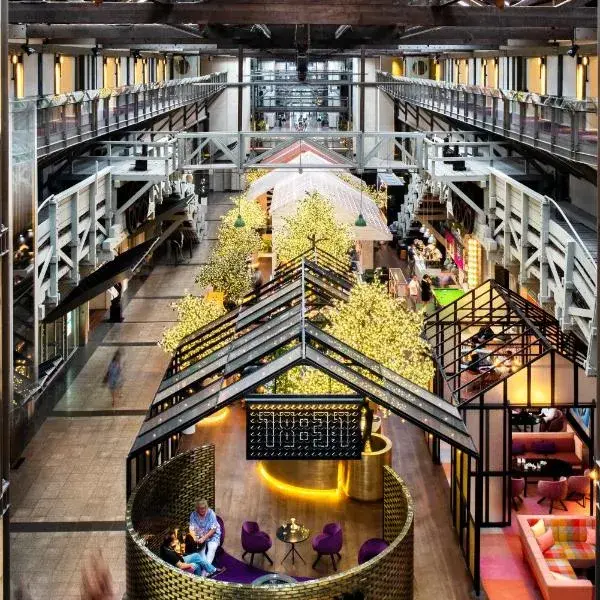 Ovolo Woolloomooloo to Sydney Airport (SYD) premium and luxurious chauffeur service