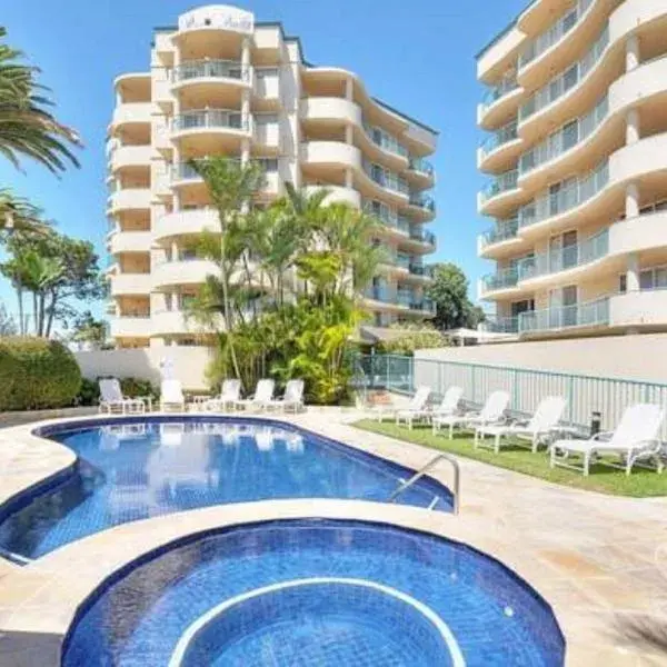 Royal Pacific Resort to Brisbane Airport (BNE) premium and luxurious chauffeur service