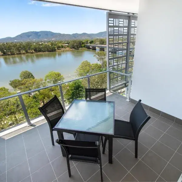Empire Apartment Hotel Rockhampton to Brisbane Airport (BNE) premium and luxurious chauffeur service