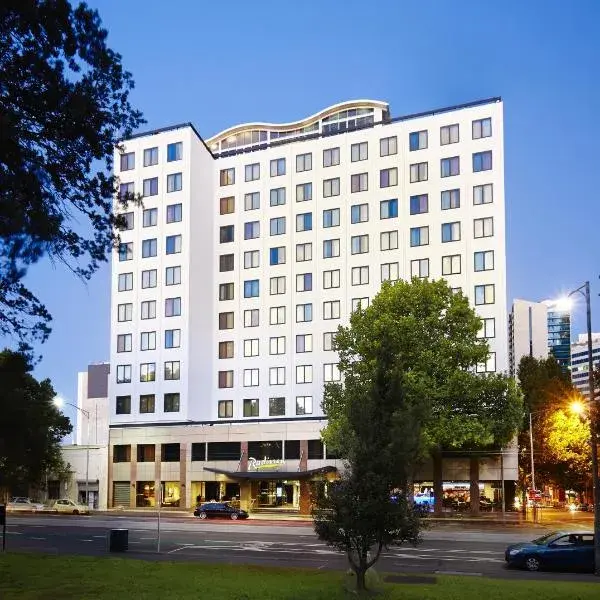 Radisson On Flagstaff Gardens Melbourne to Melbourne Airport premium and luxurious chauffeur service