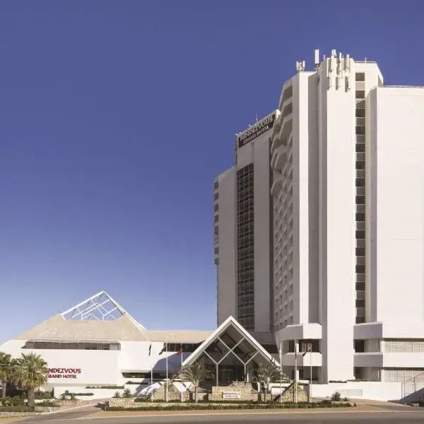 Rendezvous Hotel Perth Scarborough to Perth Airport (PER) premium and luxurious chauffeur service