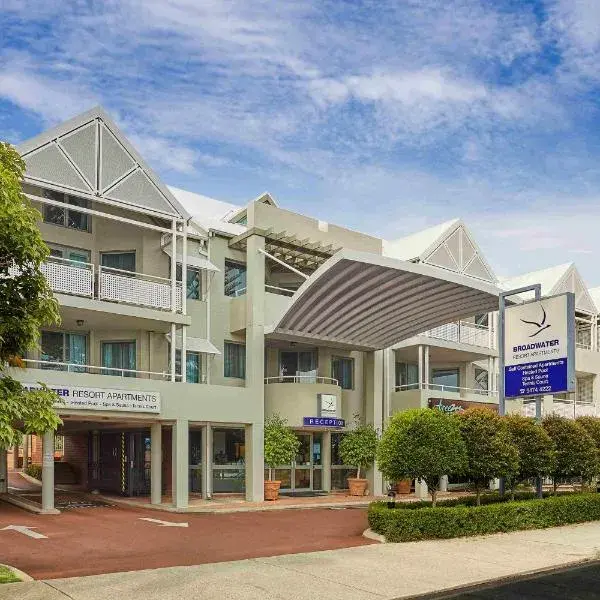 Broadwater Resort Como to Perth Airport (PER) premium and luxurious chauffeur service