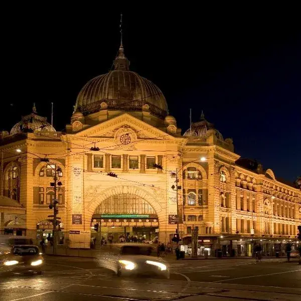 ibis Budget - Melbourne CBD to Melbourne Airport premium and luxurious chauffeur service