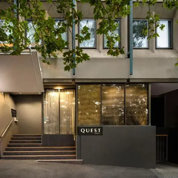Quest Jolimont to Melbourne Airport premium and luxurious chauffeur service