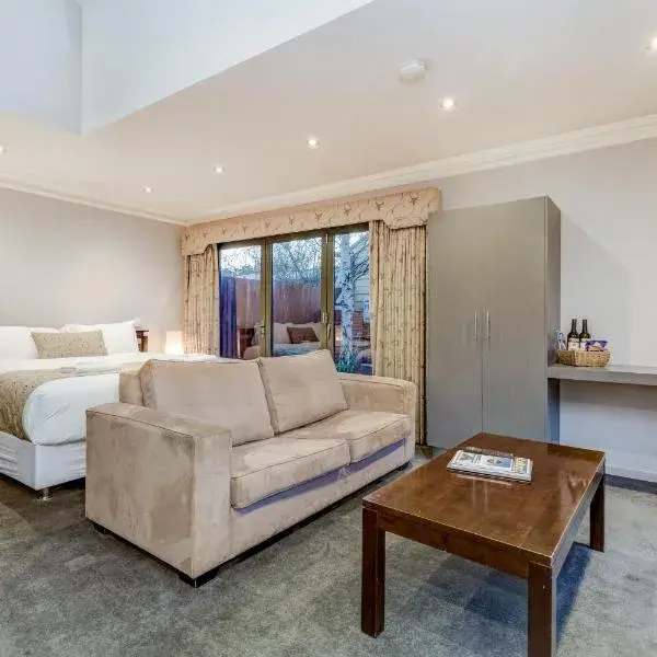 Seymours On Lydiard to Melbourne Airport premium and luxurious chauffeur service
