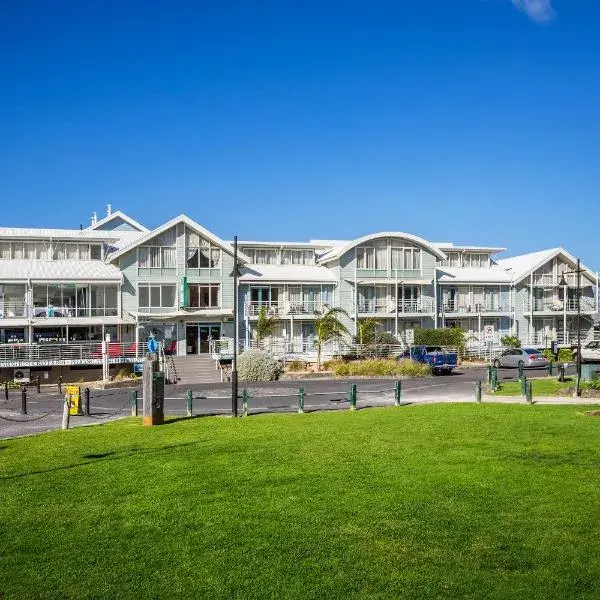 Aligned Corporate Residences Williamstown to Melbourne Airport premium and luxurious chauffeur service