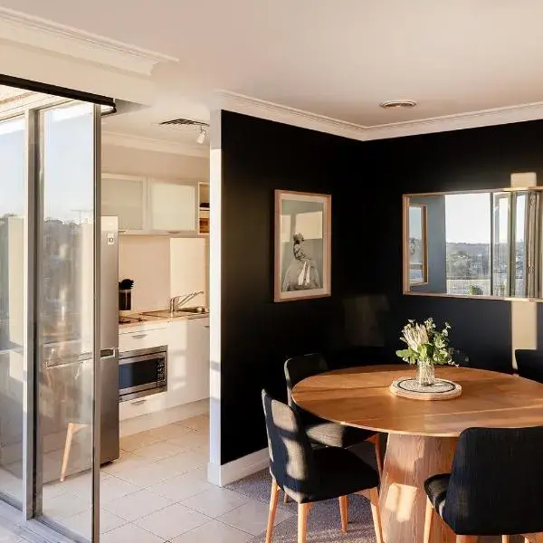 Milson Serviced Apartments to Sydney Airport (SYD) premium and luxurious chauffeur service