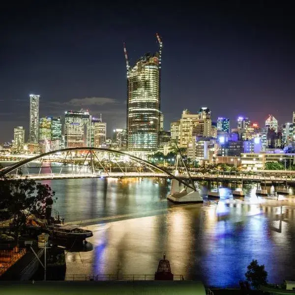 River Plaza Apartments Brisbane Southbank to Brisbane Airport (BNE) premium and luxurious chauffeur service