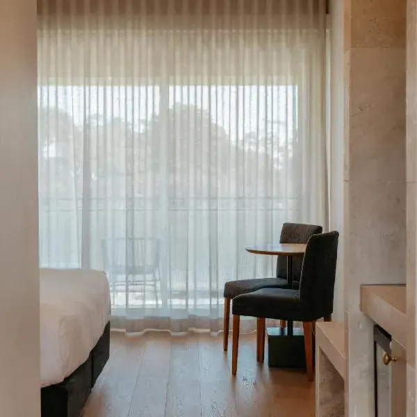 Hotel Sorrento to Melbourne Airport premium and luxurious chauffeur service