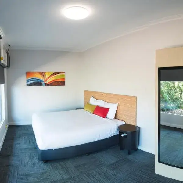 Links Hotel to Adelaide Airport (ADL) premium and luxurious chauffeur service