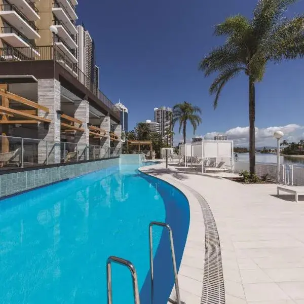 Vibe Hotel Gold Coast to Brisbane Airport (BNE) premium and luxurious chauffeur service