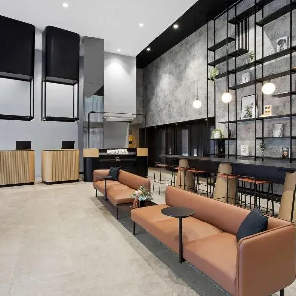 Travelodge Hotel Melbourne Docklands to Melbourne Airport premium and luxurious chauffeur service