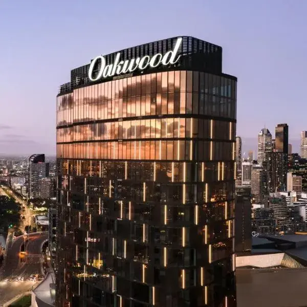 Oakwood Premier Melbourne to Melbourne Airport premium and luxurious chauffeur service