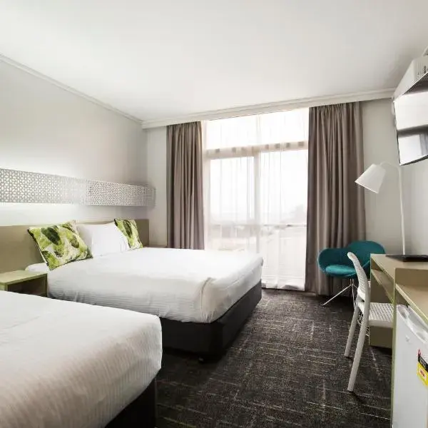Nightcap at Sandringham Hotel to Melbourne Airport premium and luxurious chauffeur service