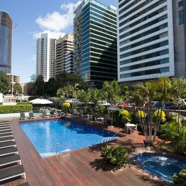 Royal On The Park to Brisbane Airport (BNE) premium and luxurious chauffeur service