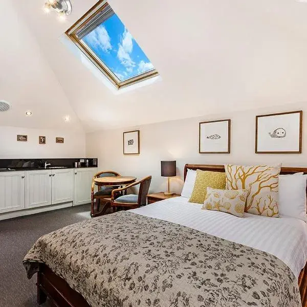 Sandstone Suites - In the heart of Port Fairy to Melbourne Airport premium and luxurious chauffeur service