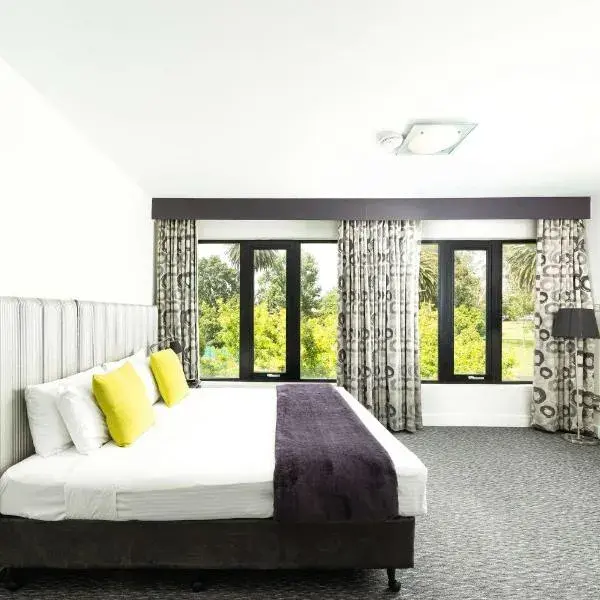 Comfort Hotel East Melbourne to Melbourne Airport premium and luxurious chauffeur service