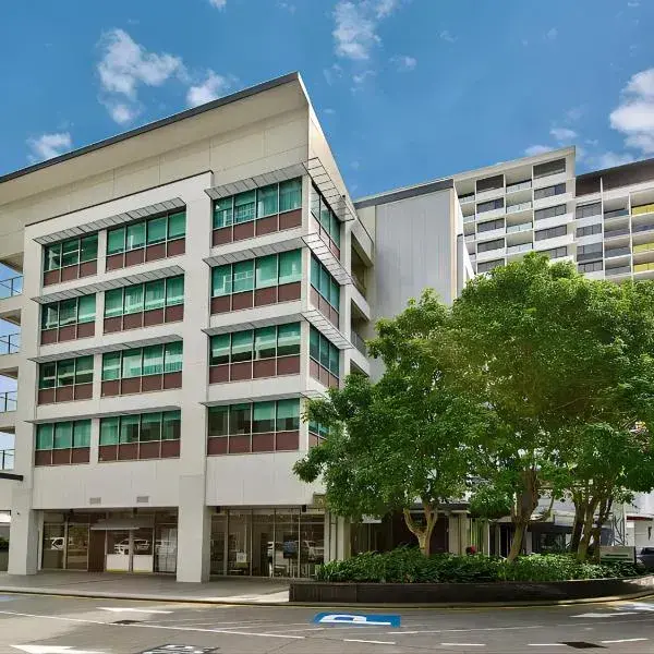 Link Portside Wharf Apartment Hotel to Brisbane Airport (BNE) premium and luxurious chauffeur service