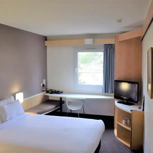 ibis Thornleigh to Sydney Airport (SYD) premium and luxurious chauffeur service