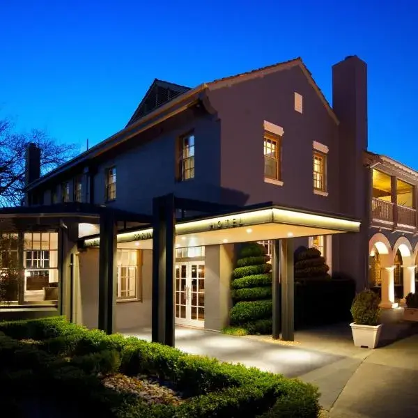 Mineral Springs Hotel Hepburn to Melbourne Airport premium and luxurious chauffeur service