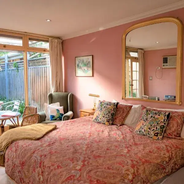 North Adelaide Heritage Cottages & Apartments to Adelaide Airport (ADL) premium and luxurious chauffeur service