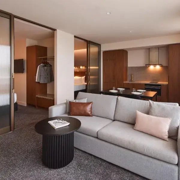 Rydges Ringwood to Melbourne Airport premium and luxurious chauffeur service