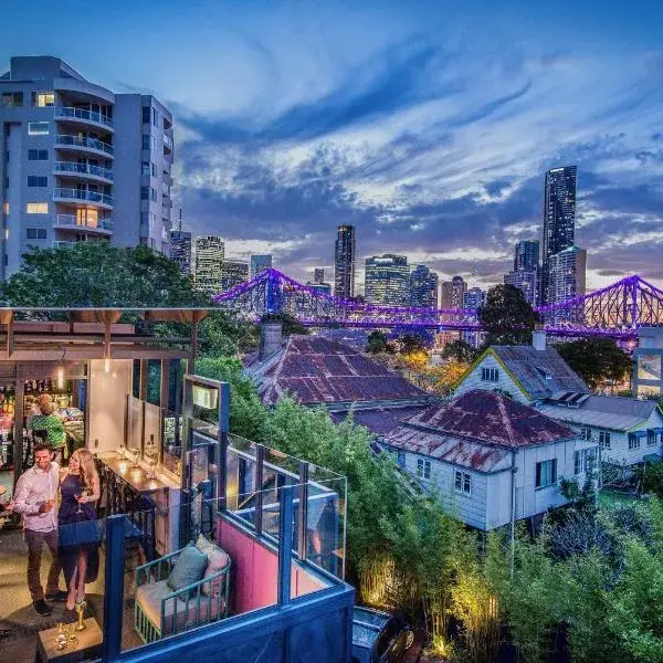 Spicers Balfour Hotel to Brisbane Airport (BNE) premium and luxurious chauffeur service
