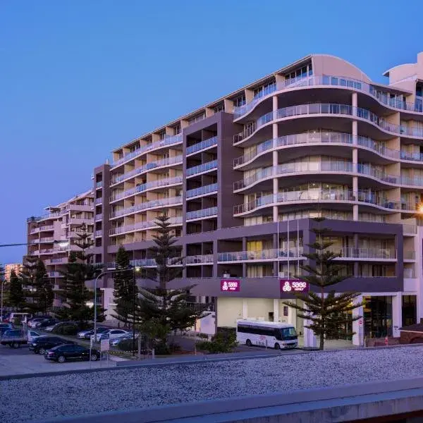 Sage Hotel Wollongong to Sydney Airport (SYD) premium and luxurious chauffeur service
