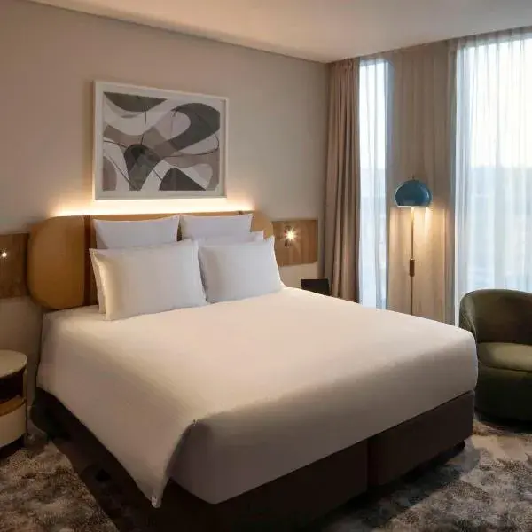 Pullman Sydney Penrith to Sydney Airport (SYD) premium and luxurious chauffeur service