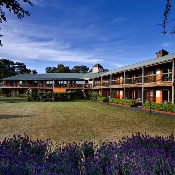 Glen Erin at Lancefield to Melbourne Airport premium and luxurious chauffeur service