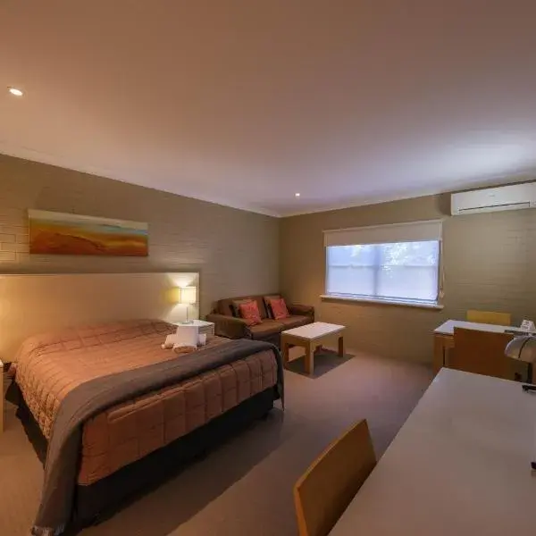 Imperial Motel to Sydney Airport (SYD) premium and luxurious chauffeur service