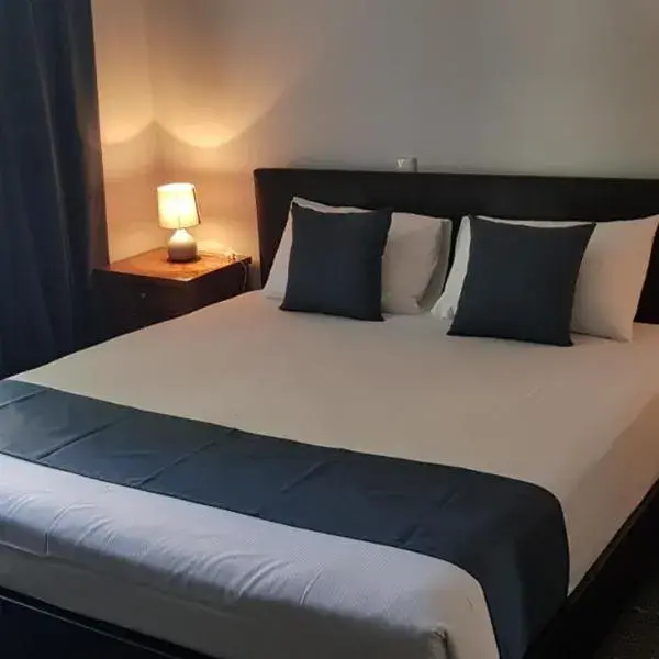 Adelaide Pulteney Motel to Adelaide Airport (ADL) premium and luxurious chauffeur service