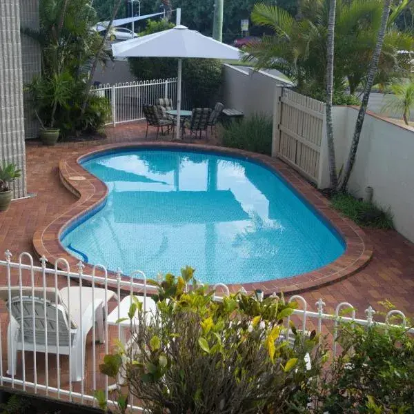 Northpoint Holiday Apartments to Brisbane Airport (BNE) premium and luxurious chauffeur service