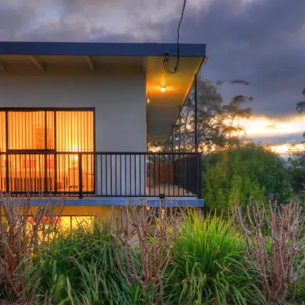 Mapleton Falls Accommodation to Brisbane Airport (BNE) premium and luxurious chauffeur service