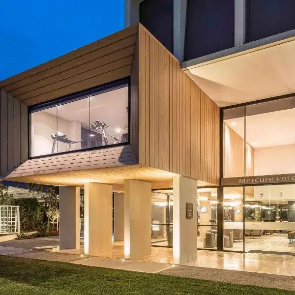 Mercure Sydney Rouse Hill to Sydney Airport (SYD) premium and luxurious chauffeur service
