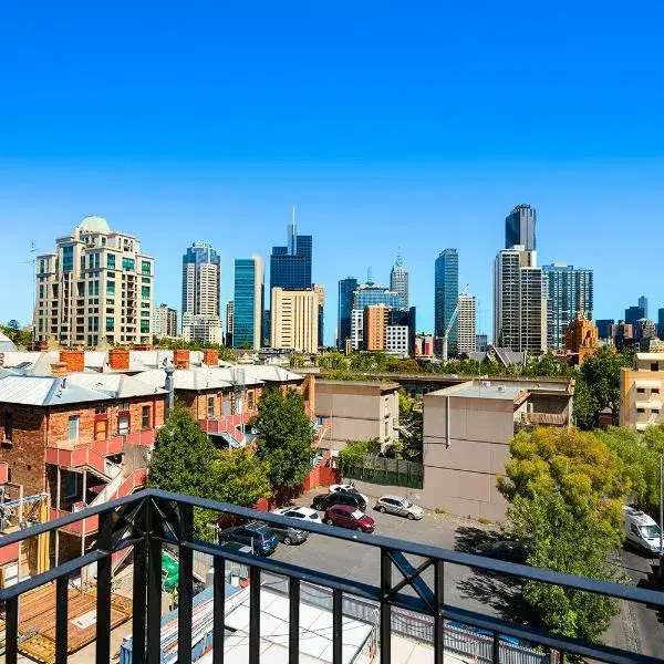 Melbourne Carlton Central Apartment Hotel Official to Melbourne Airport premium and luxurious chauffeur service