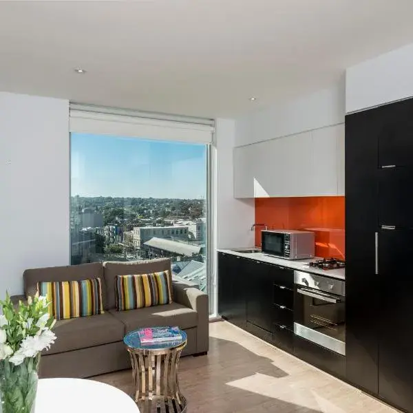 Oaks Melbourne South Yarra Suites to Melbourne Airport premium and luxurious chauffeur service