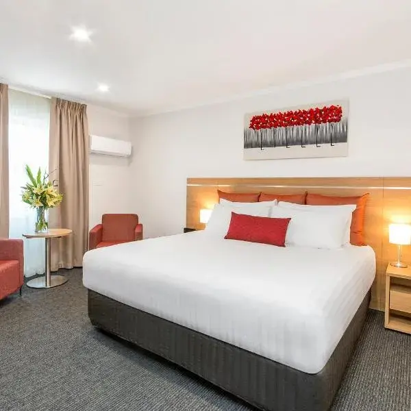 Adelaide Royal Coach to Adelaide Airport (ADL) premium and luxurious chauffeur service
