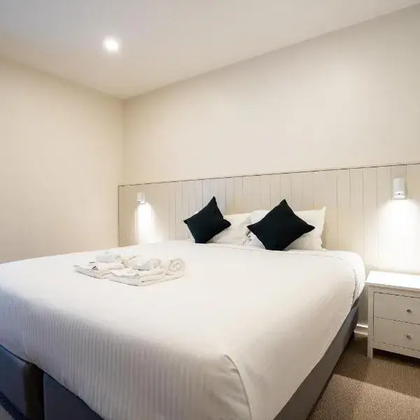 The Belmont Hotel to Sydney Airport (SYD) premium and luxurious chauffeur service