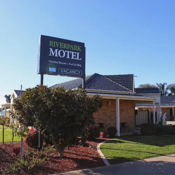 RiverPark Motel to Melbourne Airport premium and luxurious chauffeur service