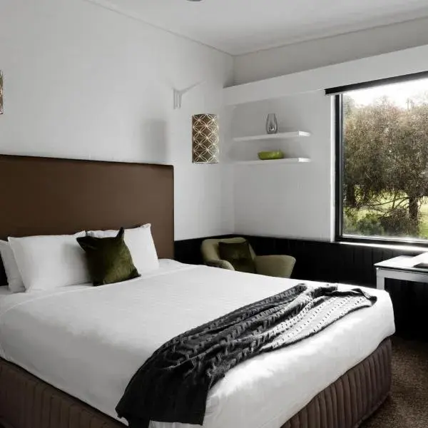 Waurn Ponds Estate to Melbourne Airport premium and luxurious chauffeur service
