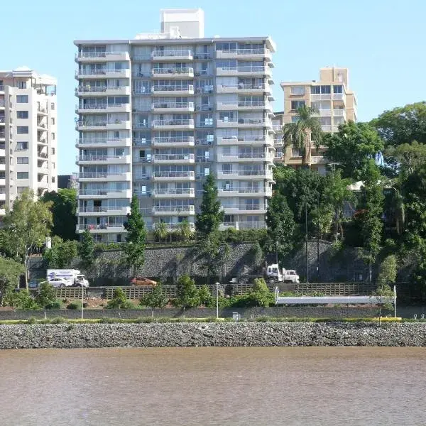 Fairthorpe Apartments to Brisbane Airport (BNE) premium and luxurious chauffeur service
