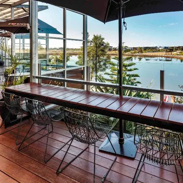 Mercure Sunshine Coast Kawana Waters to Brisbane Airport (BNE) premium and luxurious chauffeur service