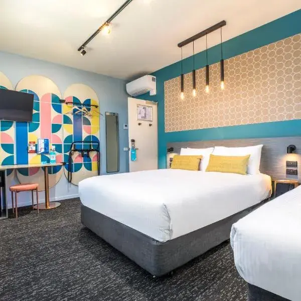 Royal Hotel by Nightcap Social to Melbourne Airport premium and luxurious chauffeur service