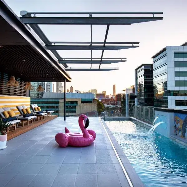 Ovolo The Valley Brisbane to Brisbane Airport (BNE) premium and luxurious chauffeur service