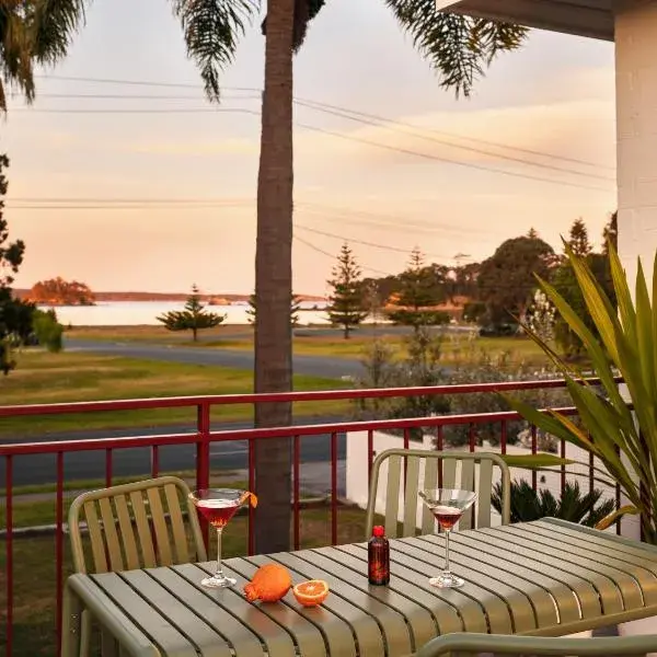 Casita Motel to Sydney Airport (SYD) premium and luxurious chauffeur service